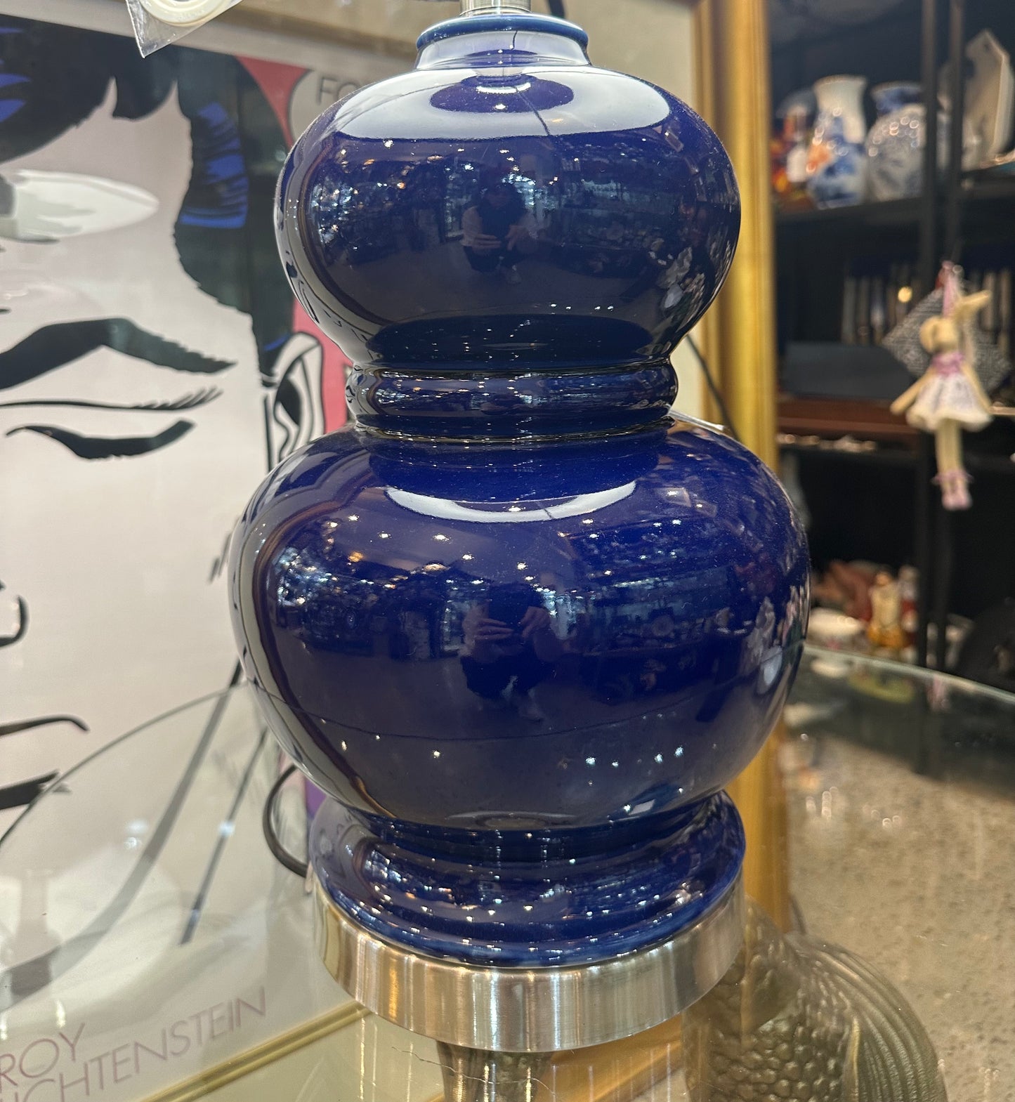 Navy table lamo with metal base