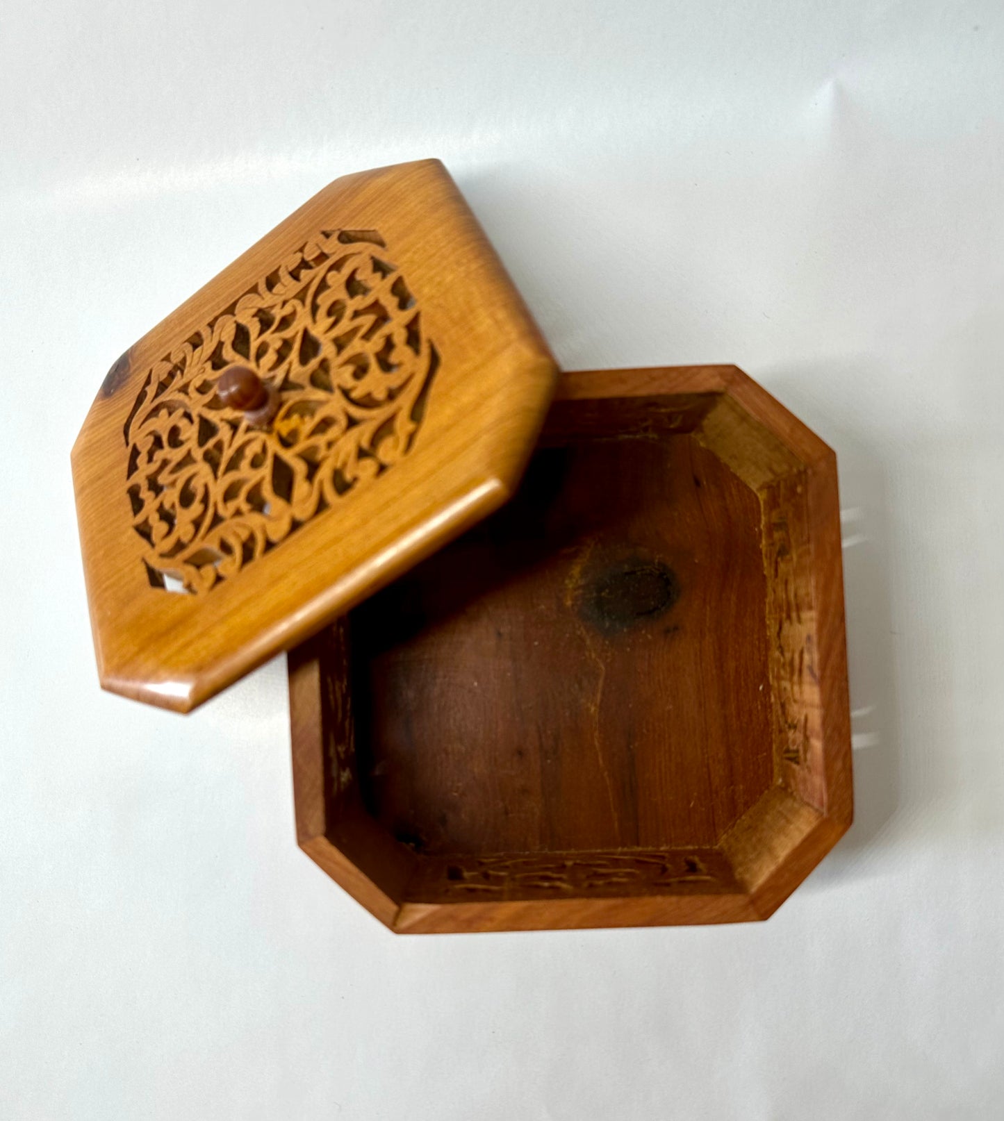 Thuya wood box